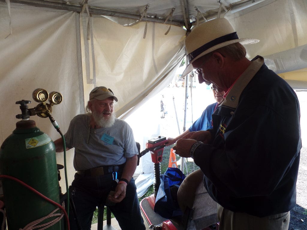 Smoot receives his 20-year volunteer pin from Leenhouts