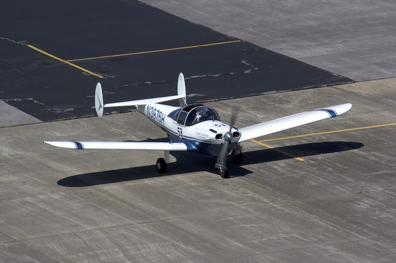 Taxiing to the active runway with an overheated iPad, race pilot William E. Dubois is using his iPhone for navigation. (Photo by Lisa F. Bentson) 