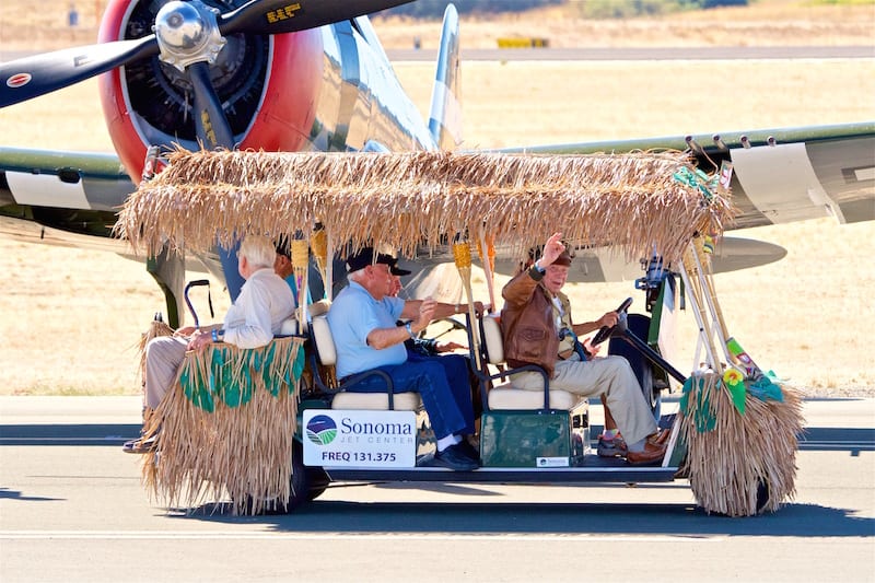 These World War II veterans enjoy an ovation from thousands of airshow fans. (All photos by Hayman Tam)