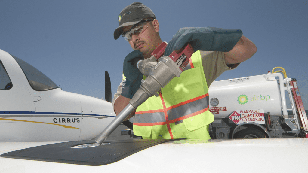 Tips to ground an aircraft while refueling